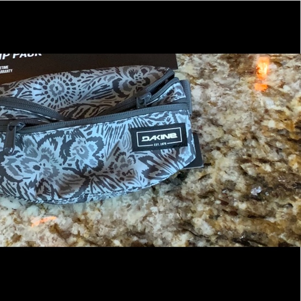 NWT Dakine Hip Pack